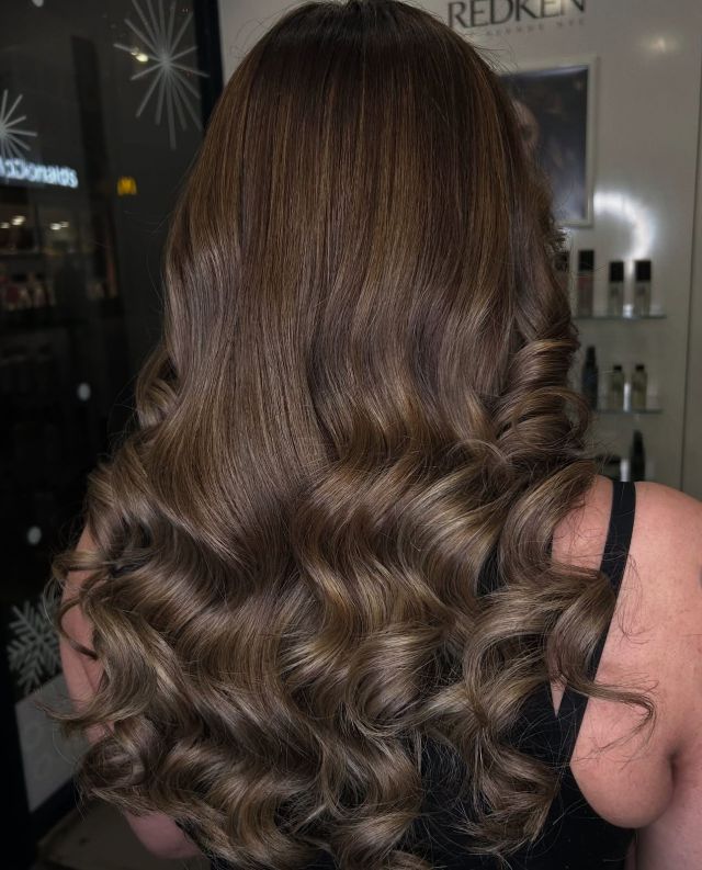 We are OBSESSED with these luscious locks! 🤎 Remember you can get 50% off Colour when booked with a Cut + Finish with the code: WINTER ❄️‌Hair by Sara from Rush Maidenhead